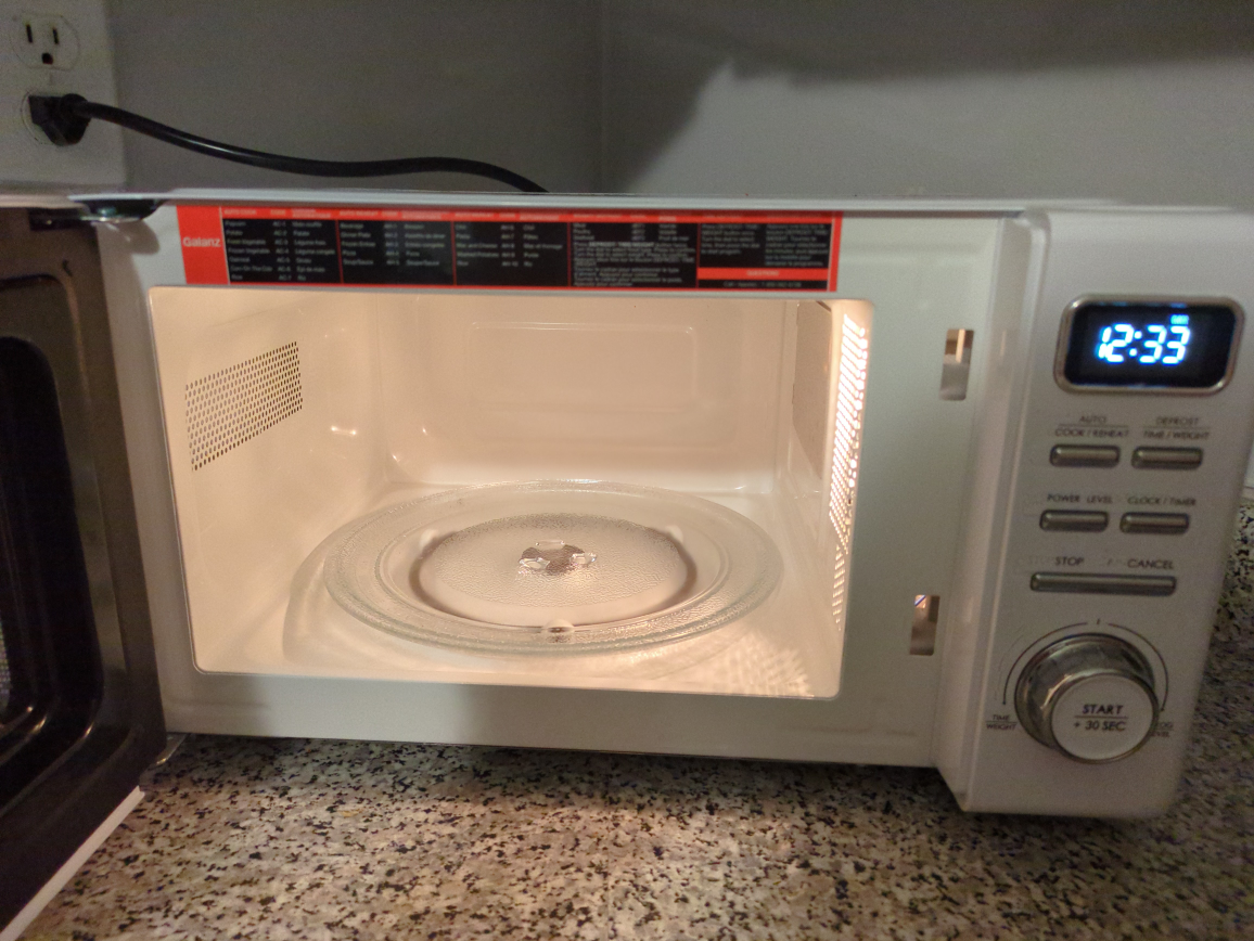 Galanz Retro White Microwave - photo 3