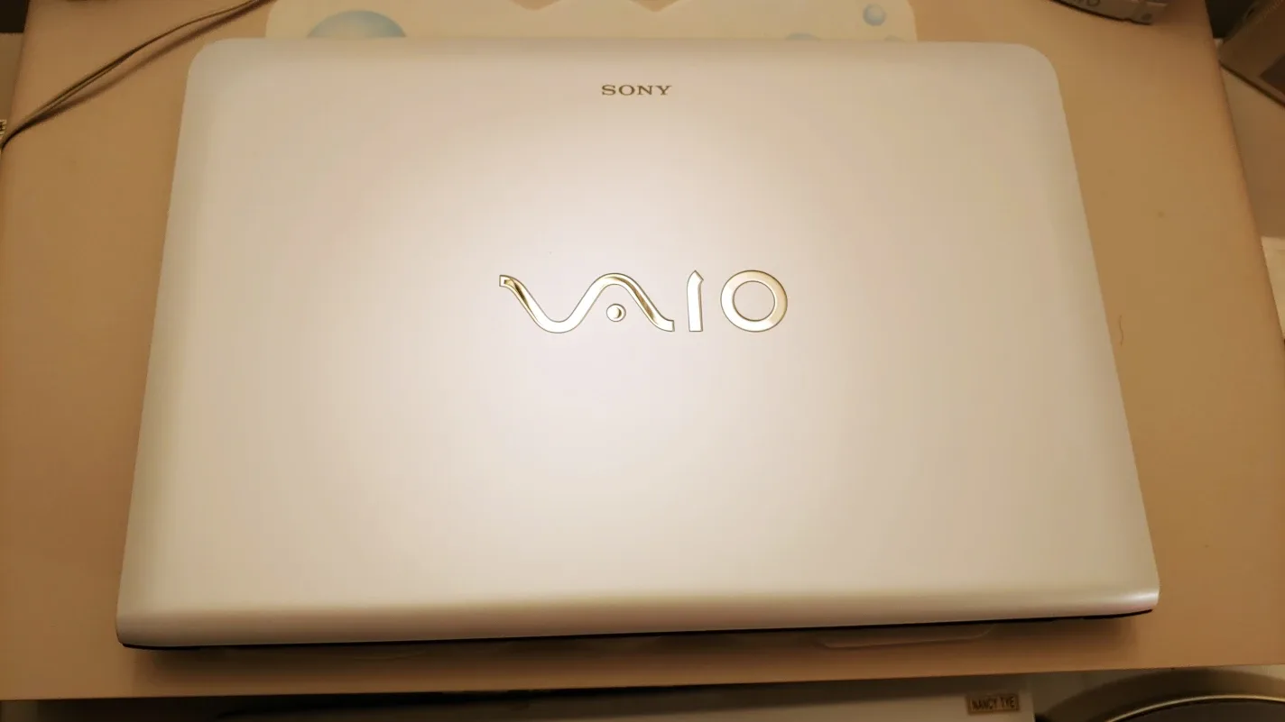 Sony Vaio Laptop 15.6" SVE151D11L White image indicator(4)