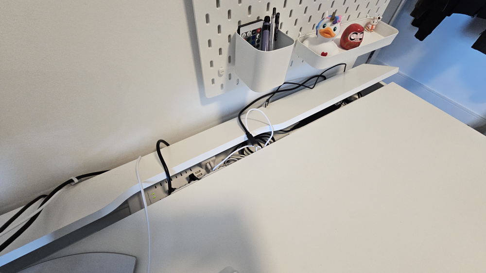 White Desk - photo 3