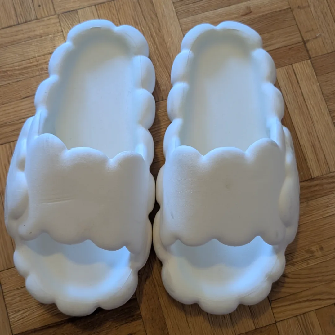 Cloud Foam Slides image indicator(2)