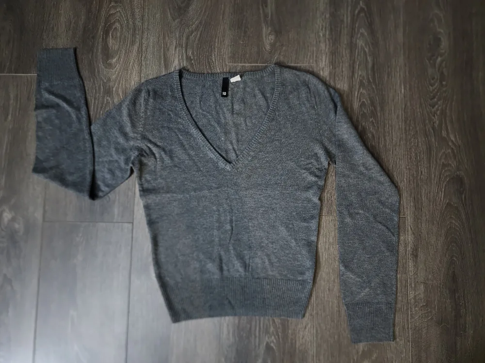 Women's Clothing Bundle: Tops, Pants & Skirt image indicator(7)