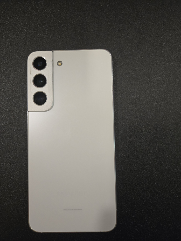 Samsung Galaxy S22 - photo 2