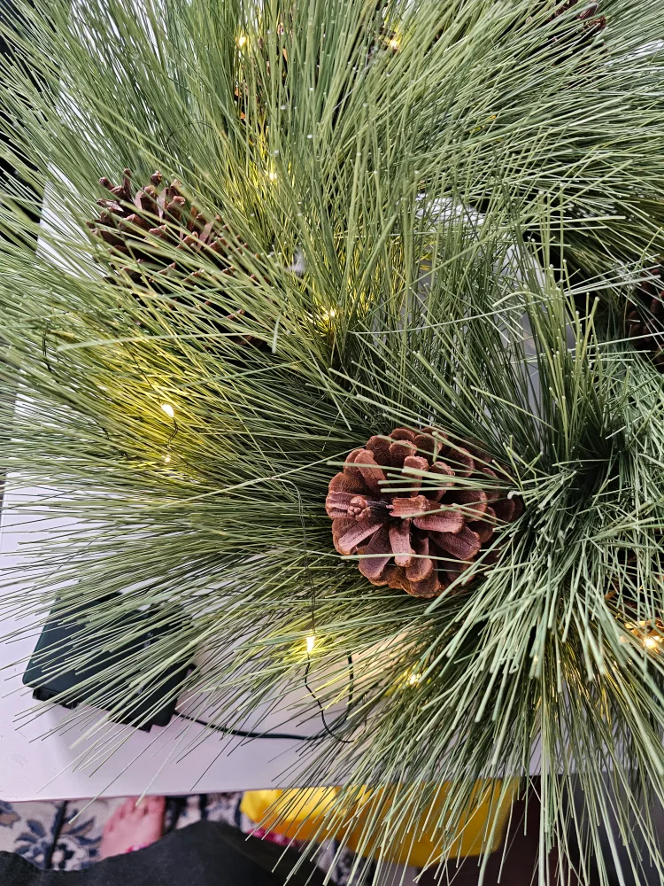 LED-lit Pine Cone Wreath image indicator(4)