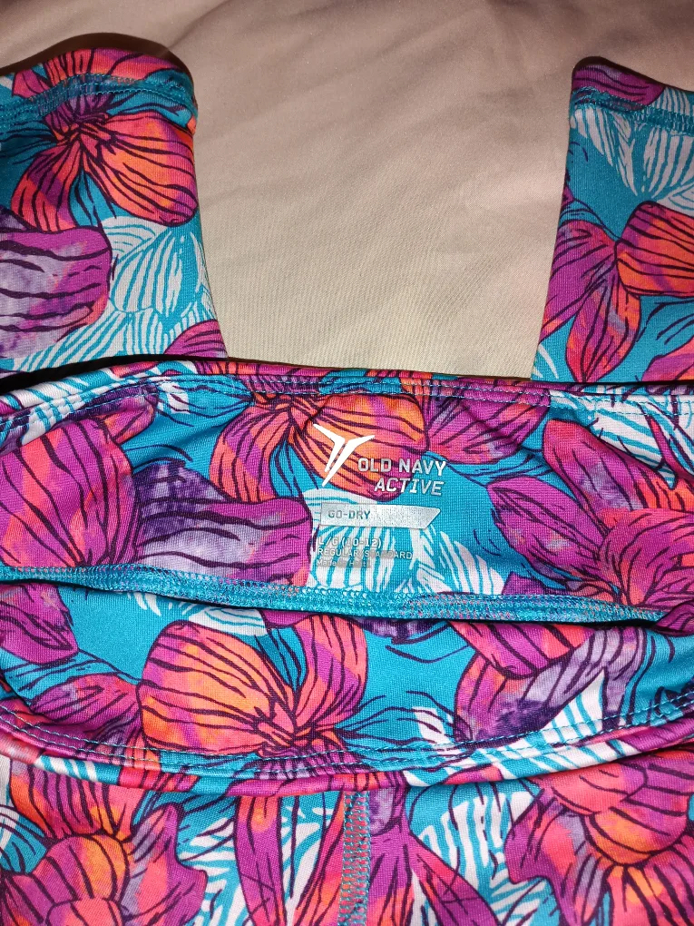 Old Navy Active Floral Capri Leggings image indicator(3)