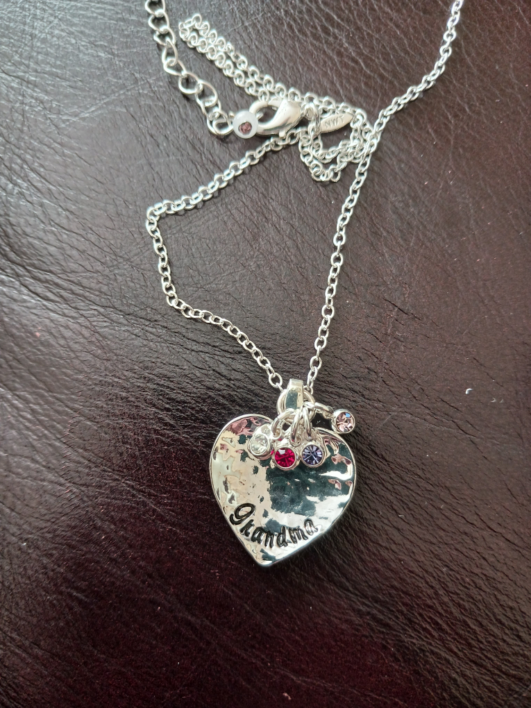Avon Grandma Heart Necklace - photo 2