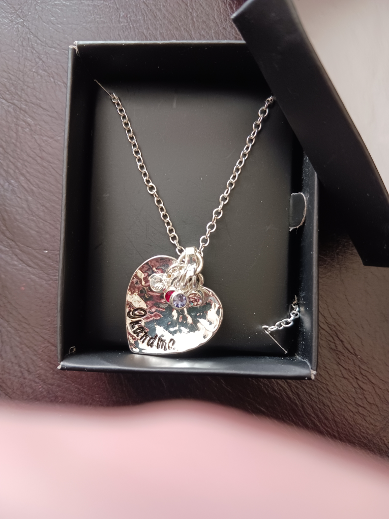 Avon Grandma Heart Necklace - photo 3