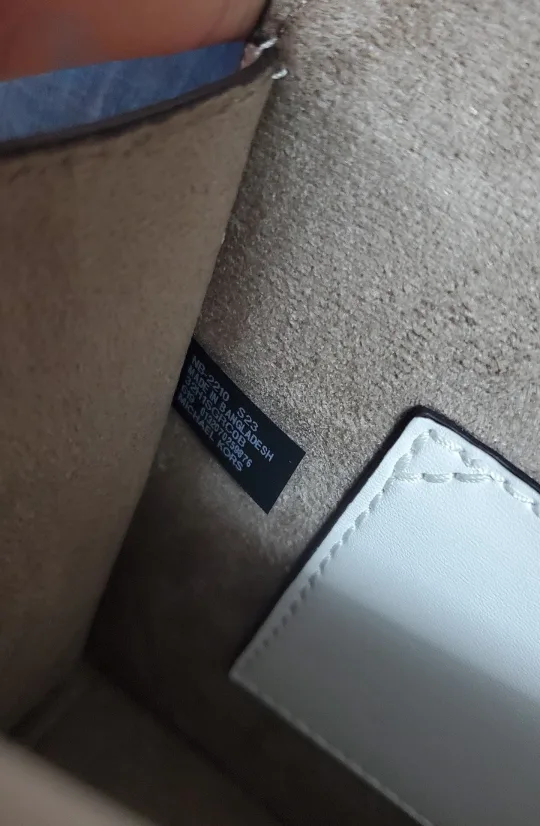 Michael Kors Greenwich leather crossbody bag image indicator(9)