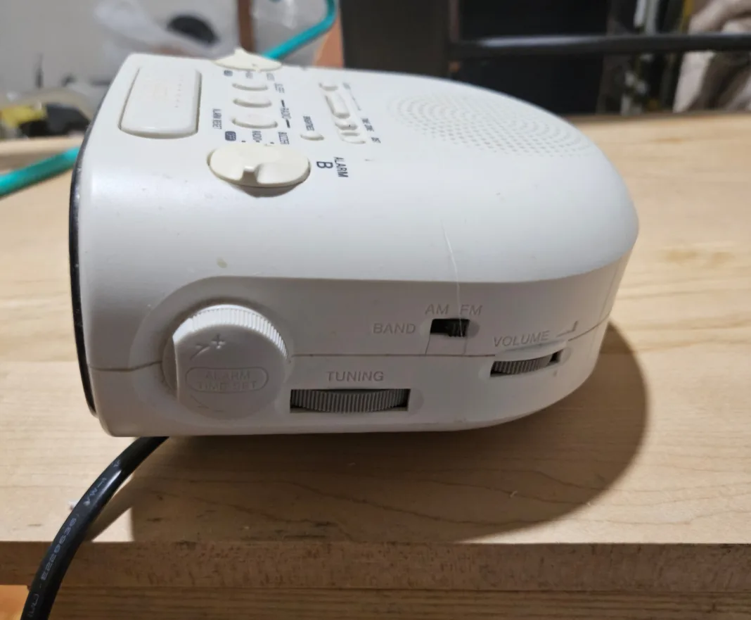 Sony Dream Machine AM/FM Clock Radio image indicator(3)