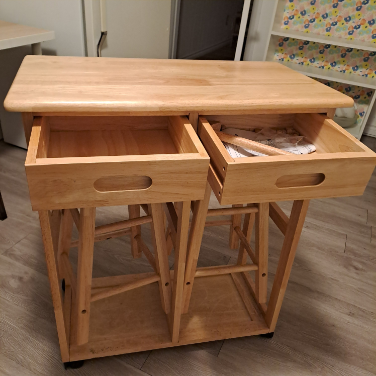 barely used kitchen table with one broken leg - photo 2