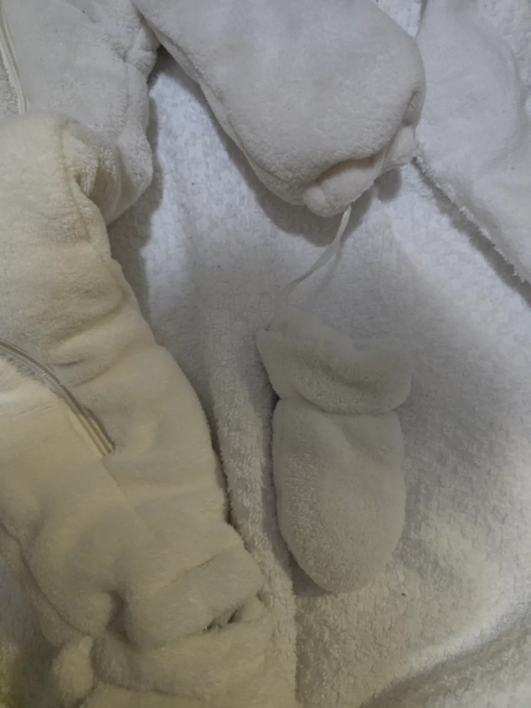 item less than  $10 🥕 Honey Isle Baby 12M Snowsuit image indicator(2)