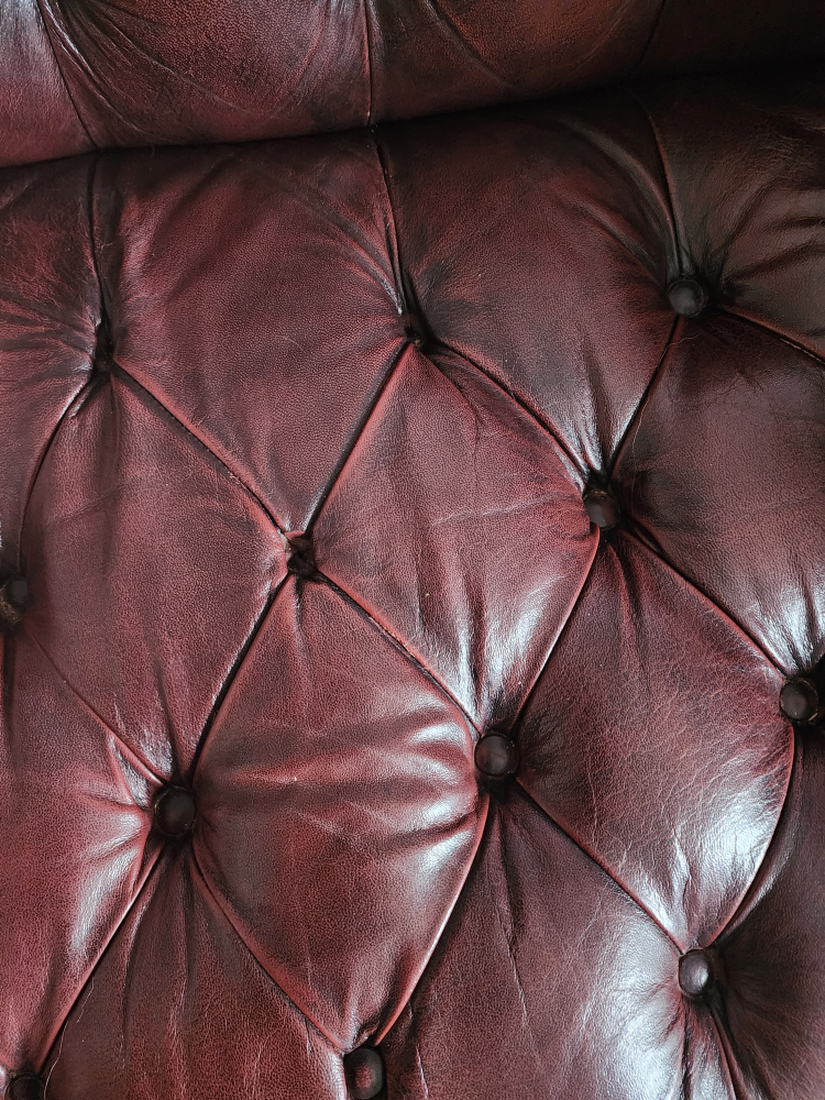 Classic Chesterfield Leather Sofa - Timeless Elegance - photo 5