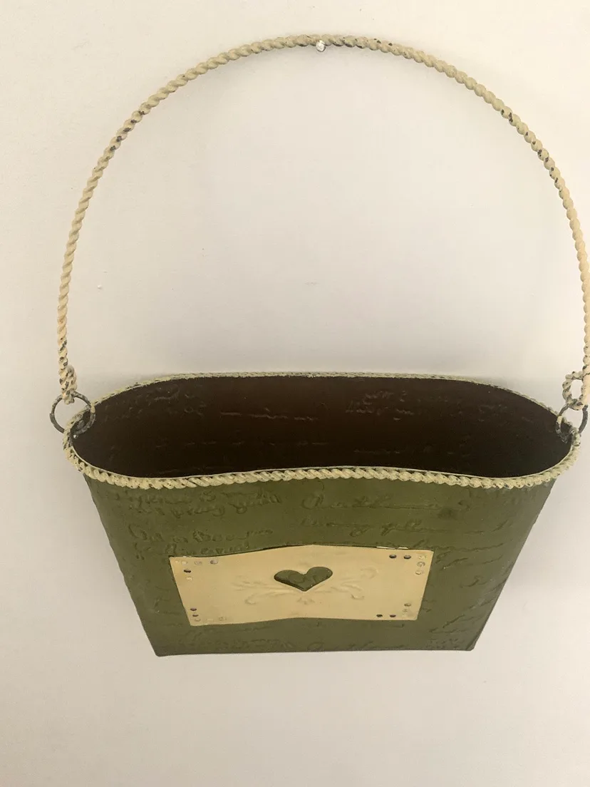 Olive Green Metal Wall Hanging Organizer / Bouquet Holder image indicator(3)