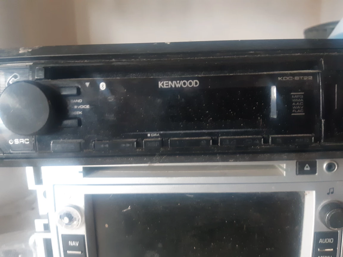Kenwood KDC-BT22 Car Stereo - photo 2