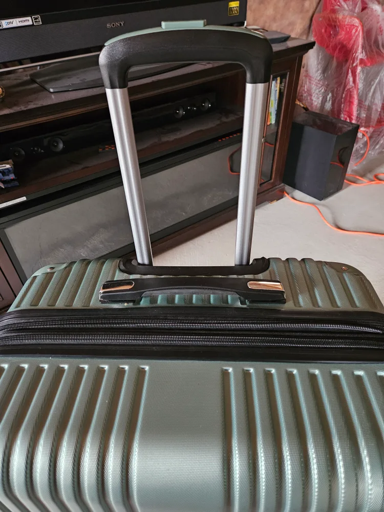 Almost new Luggage Large image indicator(3)