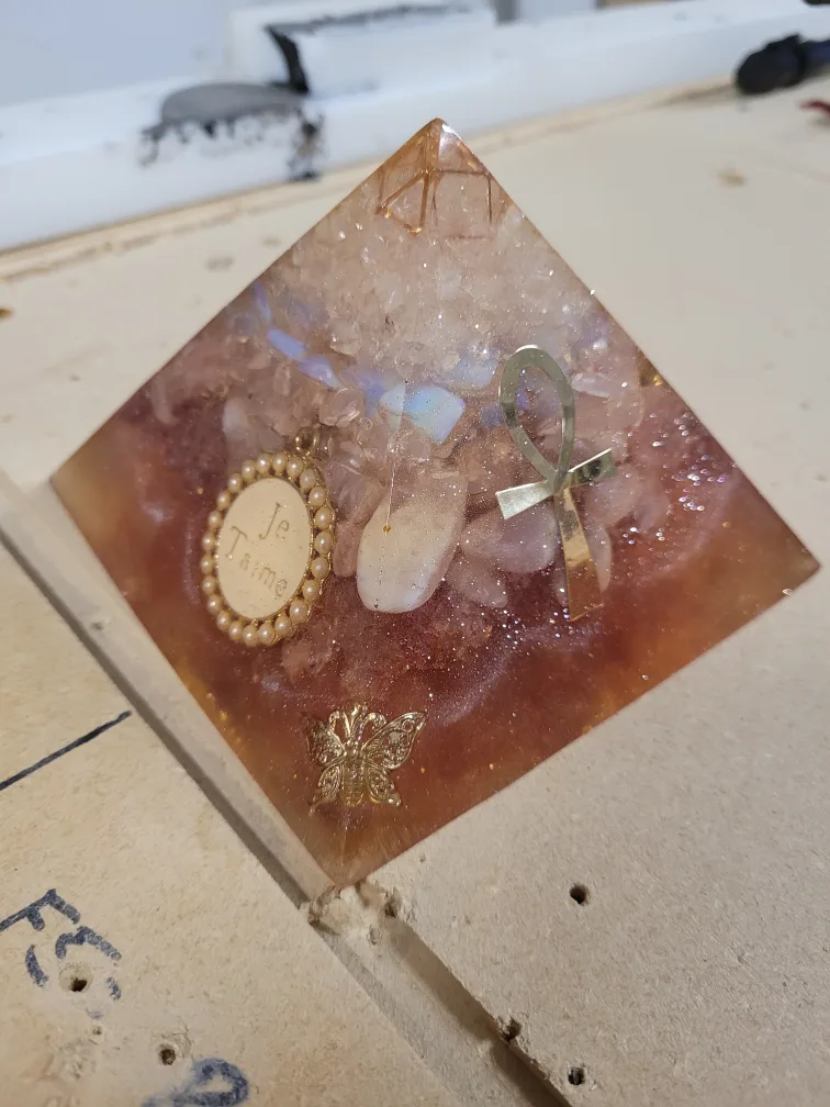 Resin Pyramid with Crystal and Gold Accents image indicator(2)
