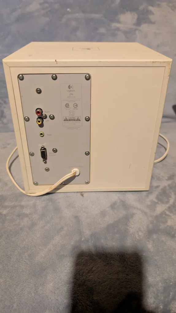 Logitech Z4 Subwoofer image indicator(2)