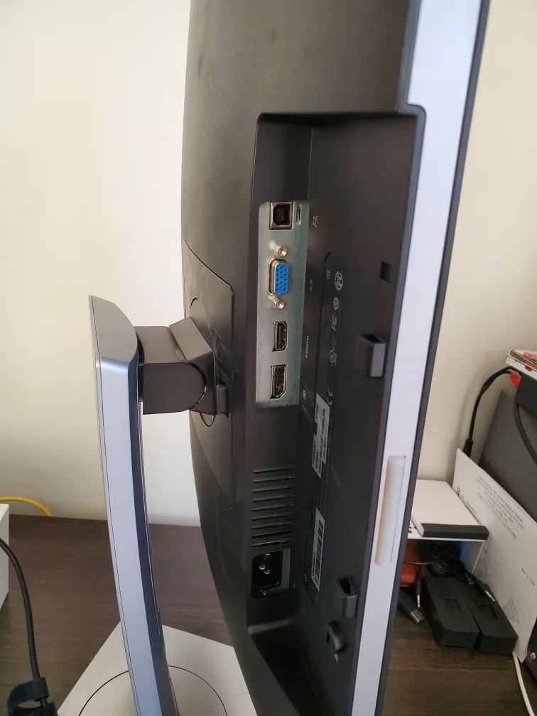 23 inch Monitor with adjustable stand image indicator(3)