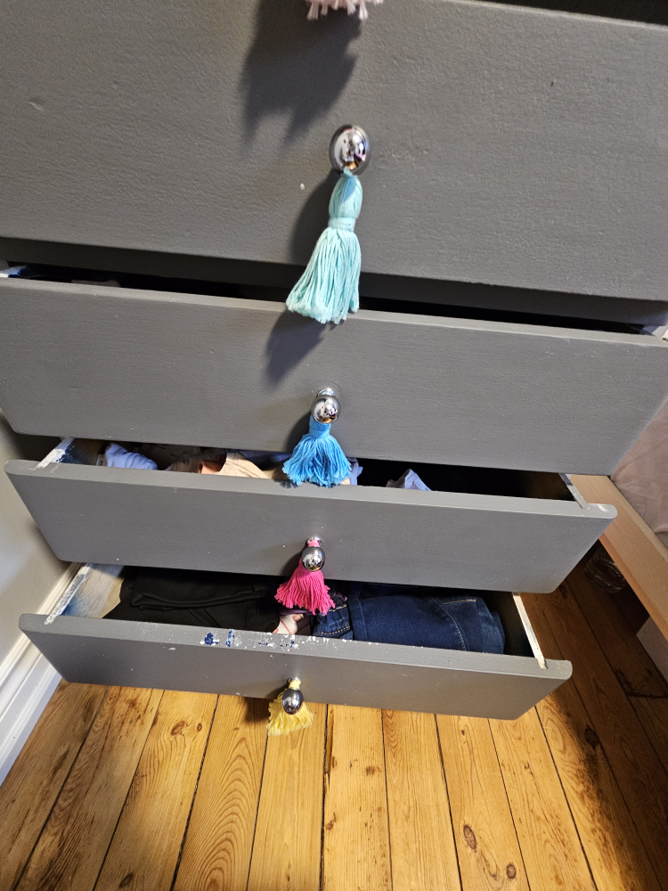 Five-Drawer Dresser with Colorful Tassels - photo 4