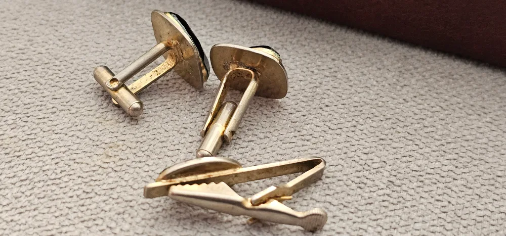 Vintage Hematite Cufflinks and Tie Clip Set image indicator(2)