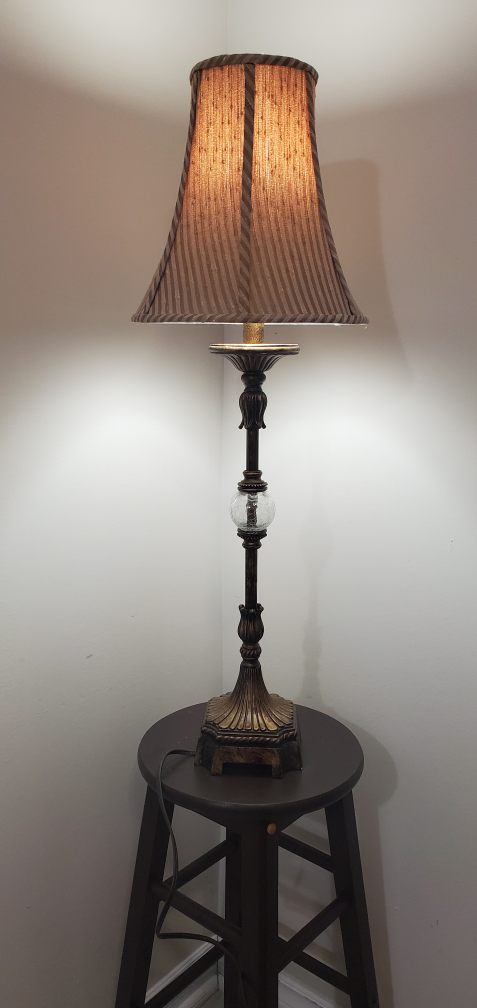 Elegant Table Lamp with Glass Accent