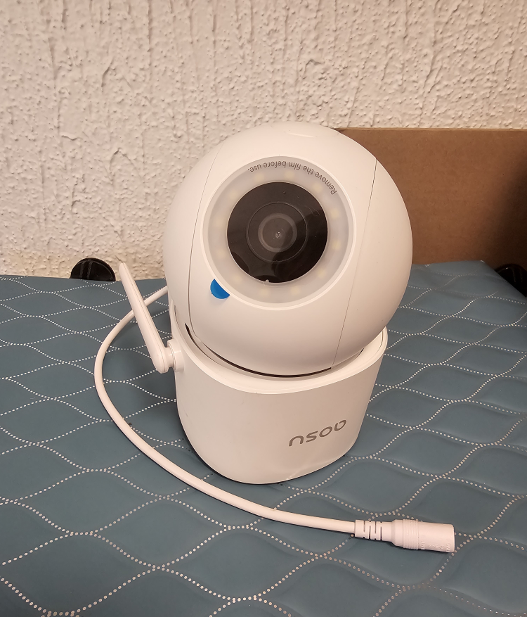 Three QOSu 5MP UHD Wi-Fi Security Cameras & Spotlights - photo 3