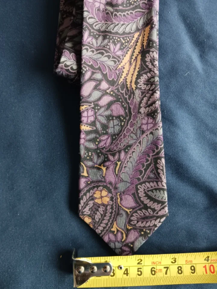 🇨🇦👔 Stylish Silk Designer tie with paisley design 3" image indicator(3)