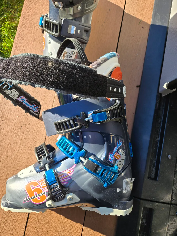 Nordica Double Six Ski Boots - Size 25 image indicator(2)
