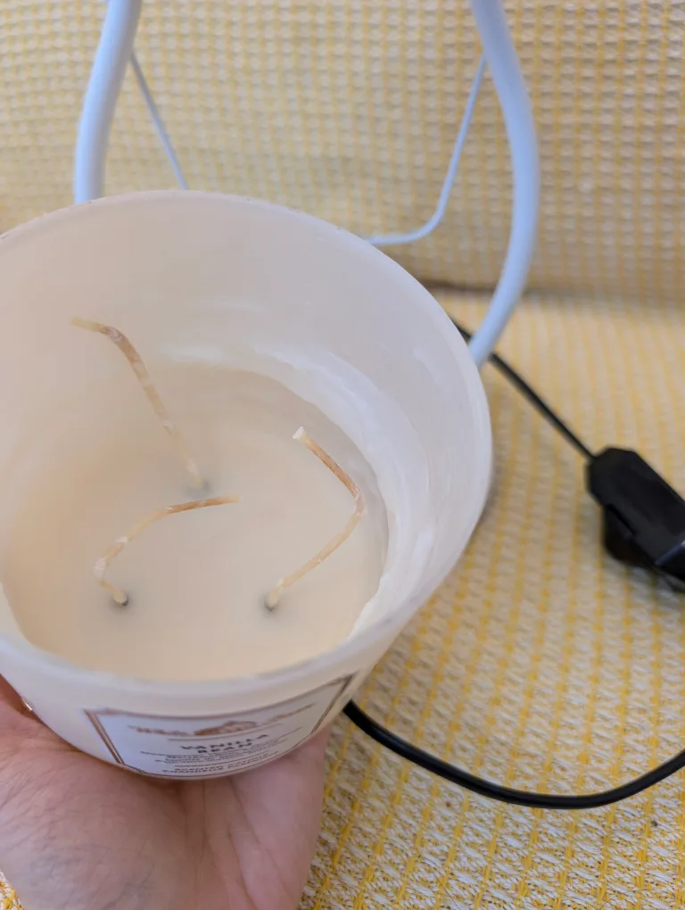 White Candle Warmer lamp with 2 Candles image indicator(2)