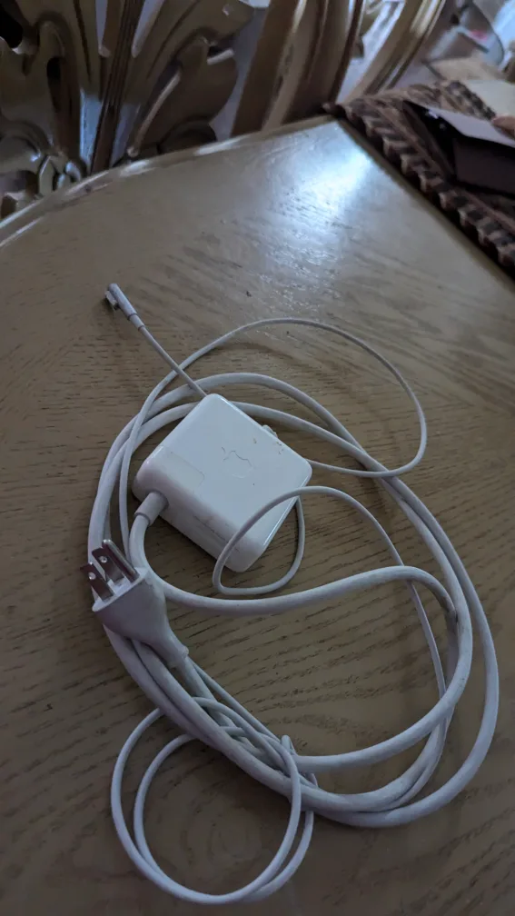 Apple MagSafe Power Adapter image indicator(3)