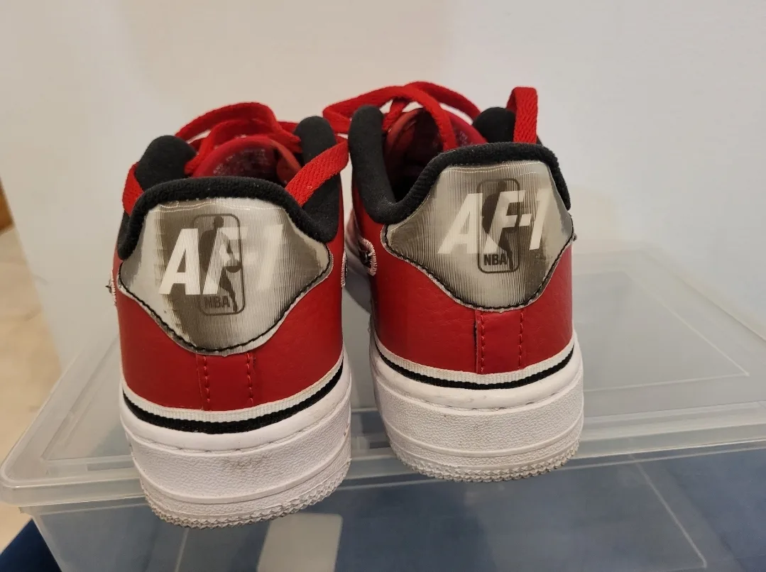 Two pairs of Nike Air Force 1 image indicator(2)