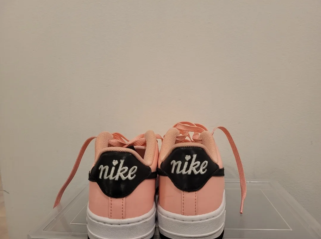 Two pairs of Nike Air Force 1 image indicator(4)