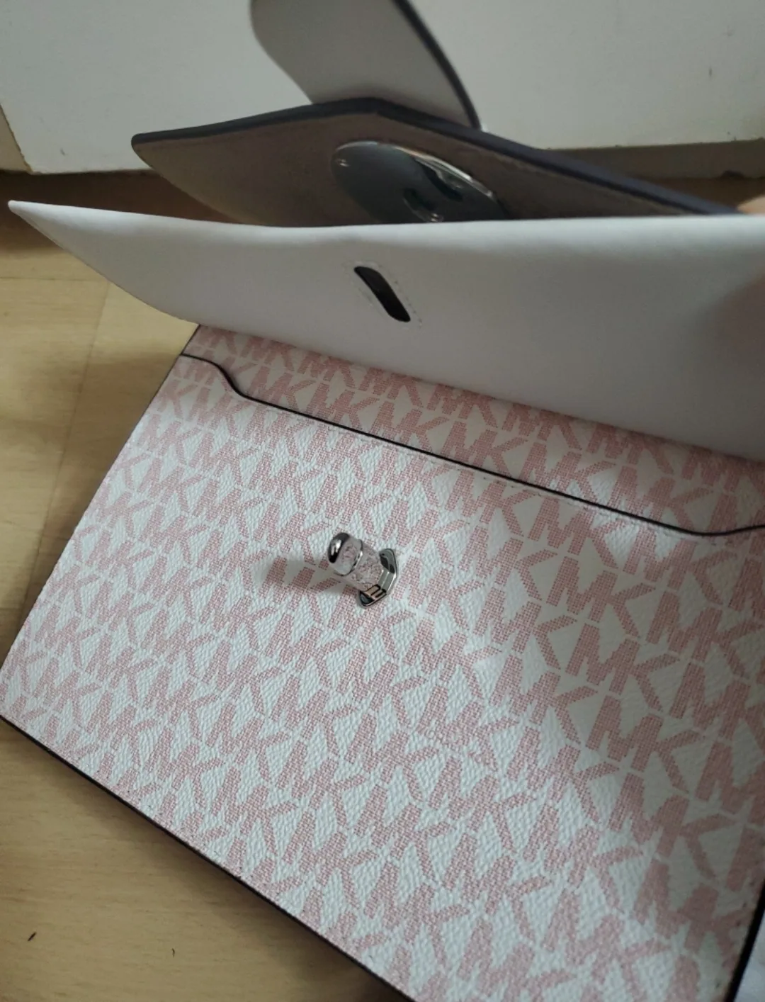 Michael Kors Greenwich leather crossbody bag image indicator(4)