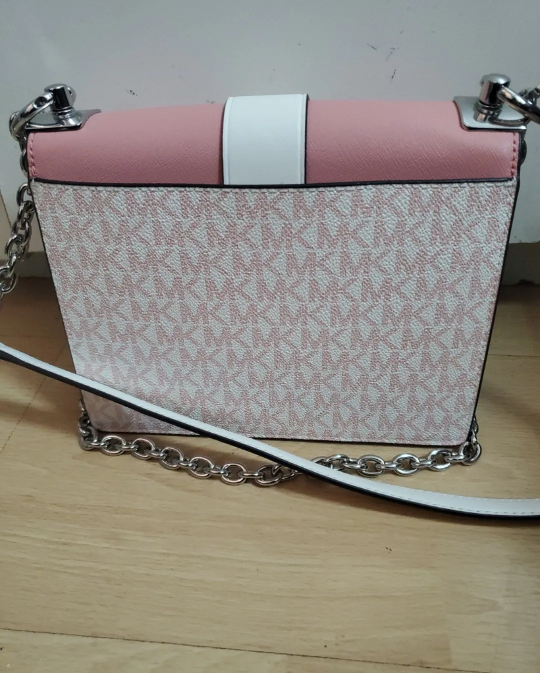 Michael Kors Greenwich leather crossbody bag image indicator(6)