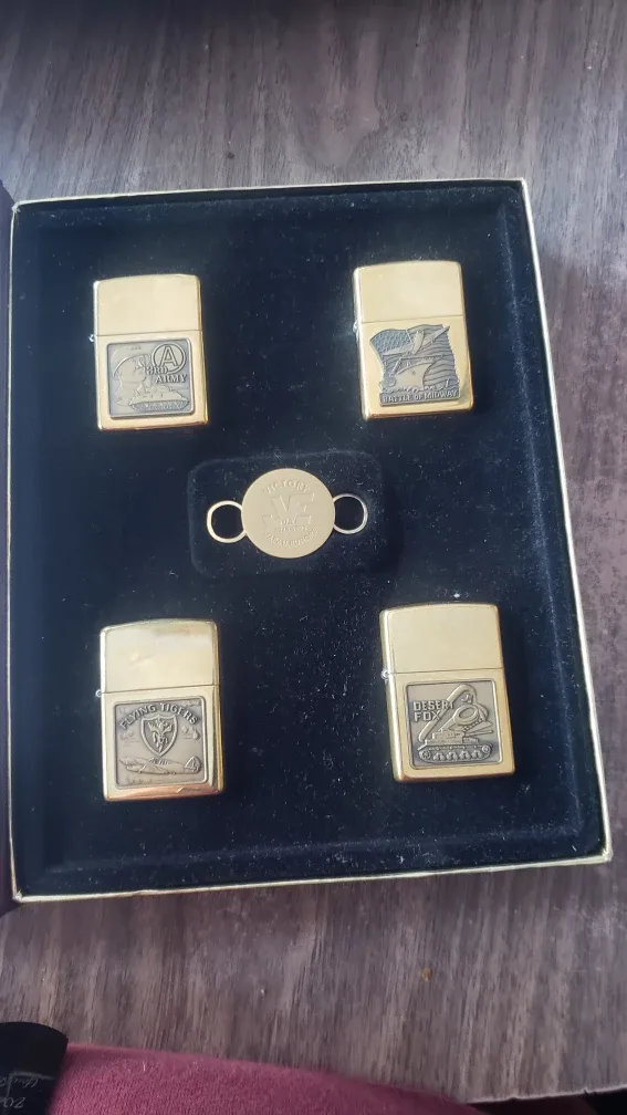 Zippo World War II Commemorative Lighter Set image indicator(3)