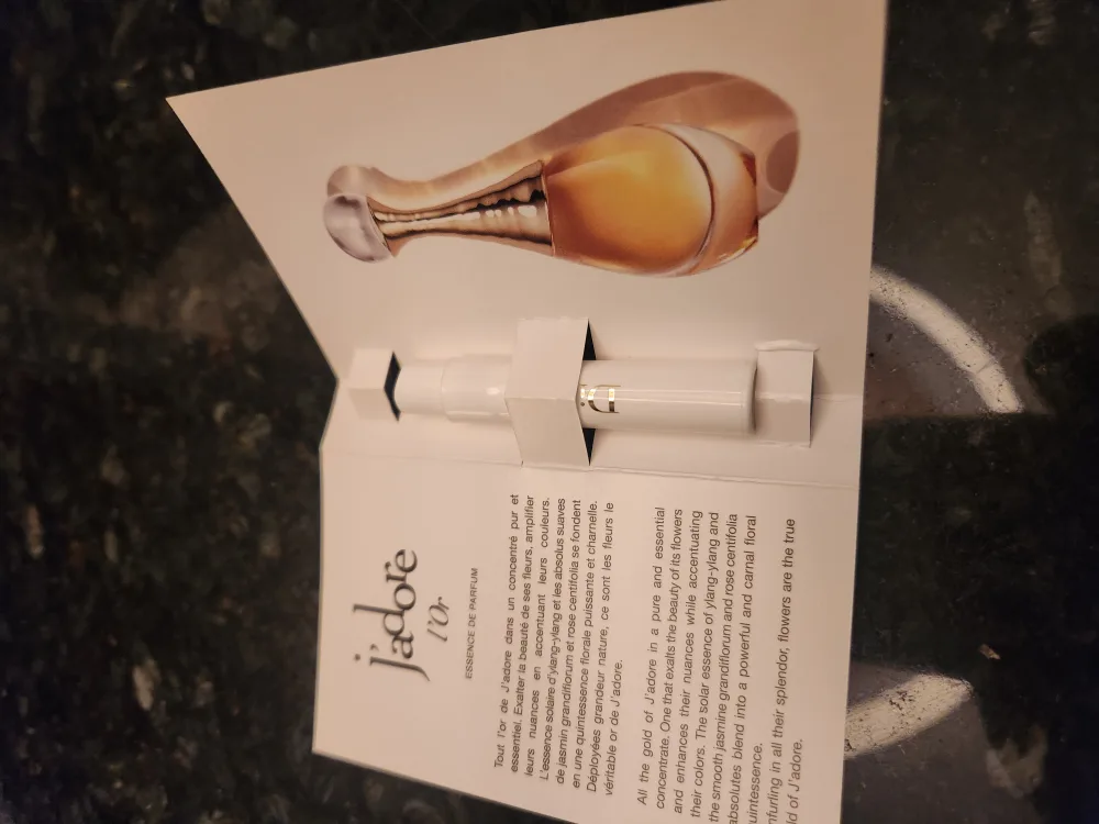 Dior J'adore L'Or Essence de Parfum Sample image indicator(2)