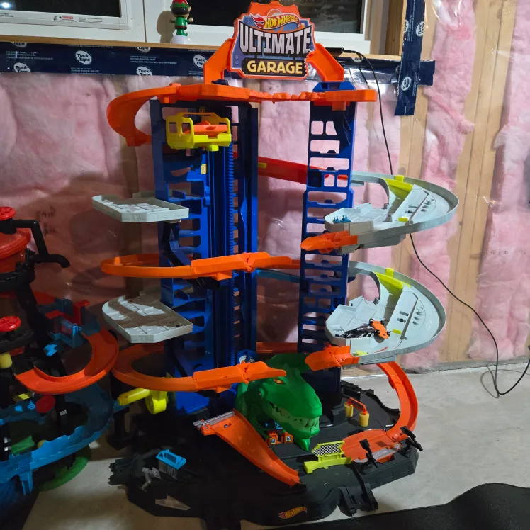 Hot Wheels Ultimate Garage Track Set