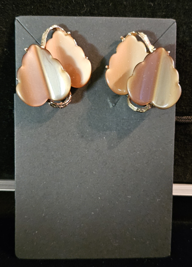 Vintage Coro Leaf Shaped Lucite Clip-On Earrings🍂