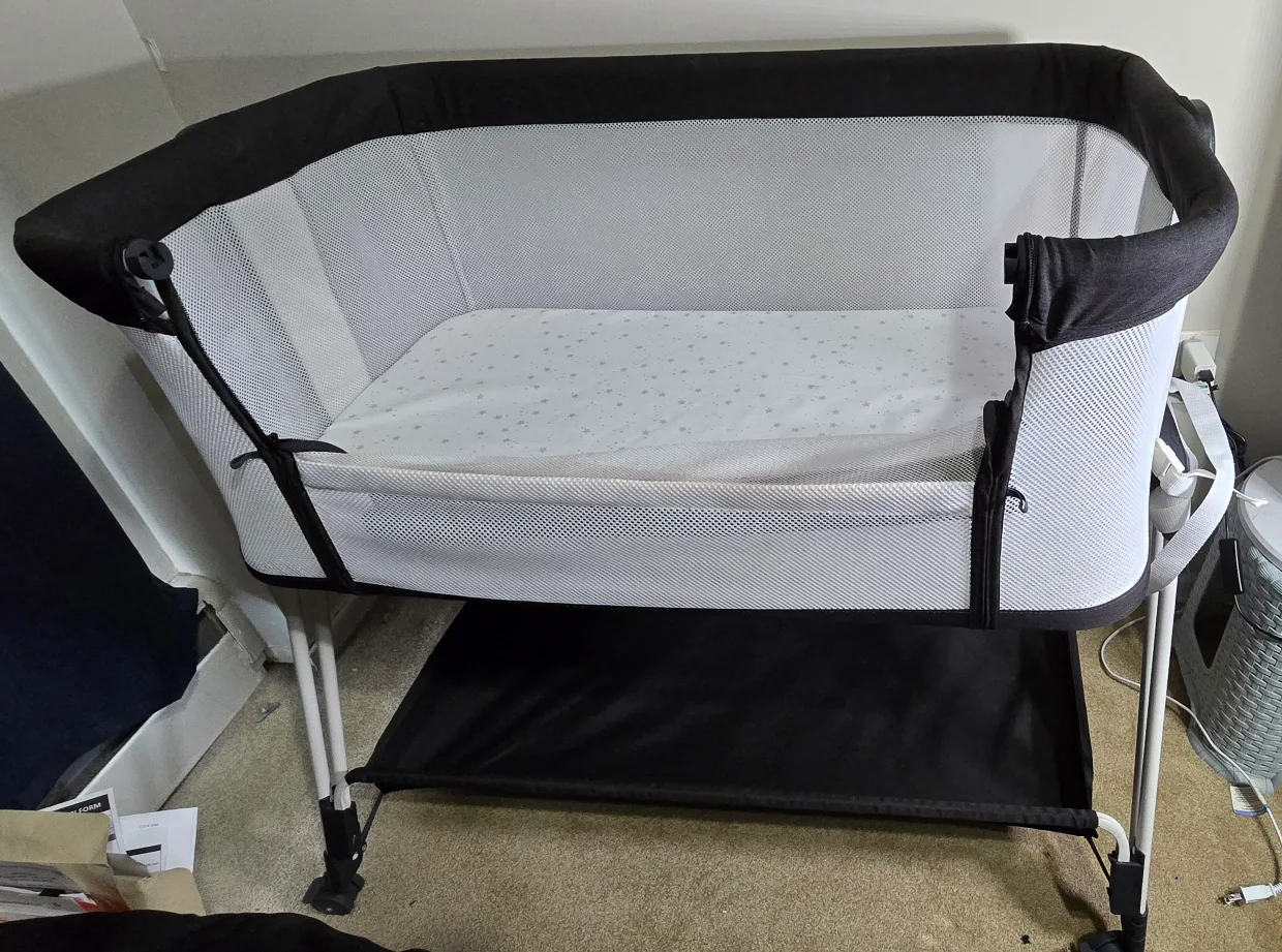 Baby bedside bassinet with wheels and storage image indicator(5)