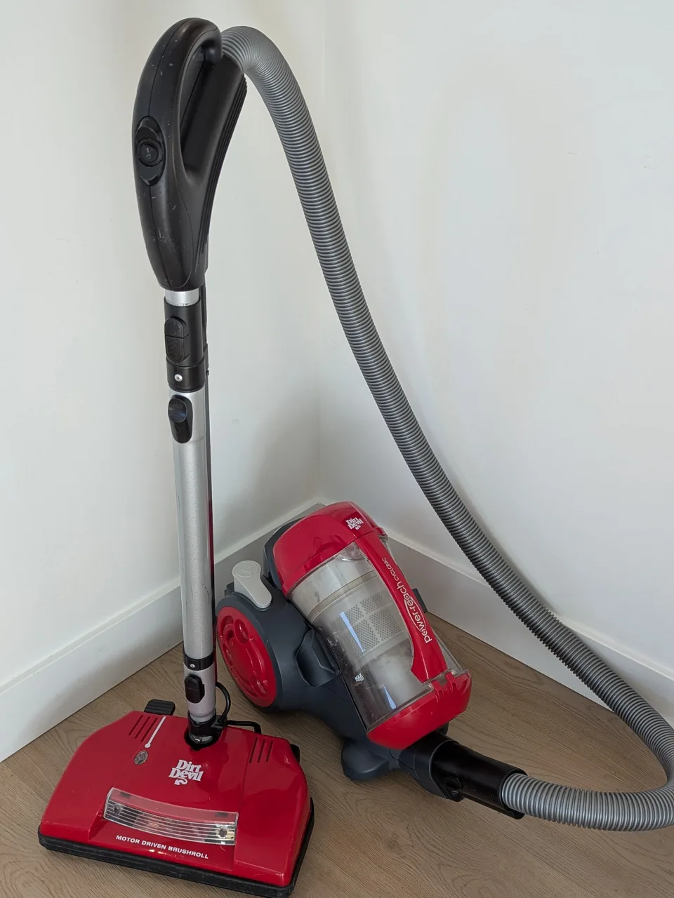 Dirt Devil Bagless, Lightweight Cyclonic Vacuum Cleaner image indicator(3)