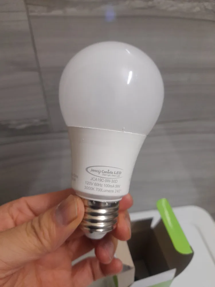 Jenco Canada LED Omni Dimmable Light Bulb - 9W NEW #freecycle image indicator(3)