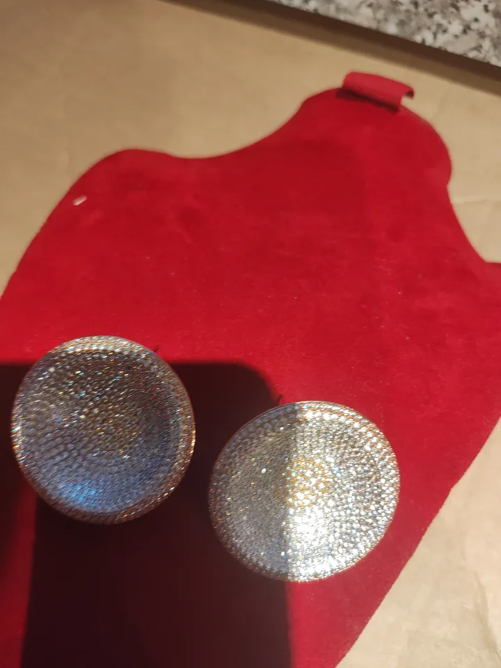 Sparkling Round zirconia Stud Earrings image indicator(5)