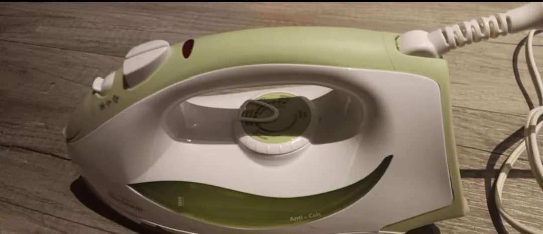 Sunbeam Anti-Calc Iron - Gently Used image indicator(2)