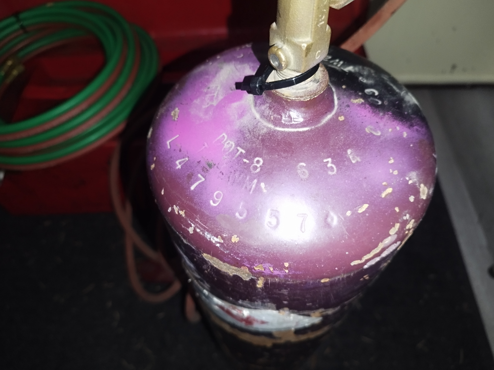 Small acetylene tank, regulator and hoses - photo 4