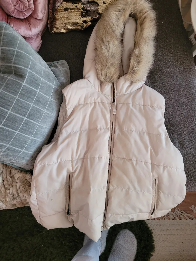 White Puffer Vest with Faux Fur Hood image indicator(2)