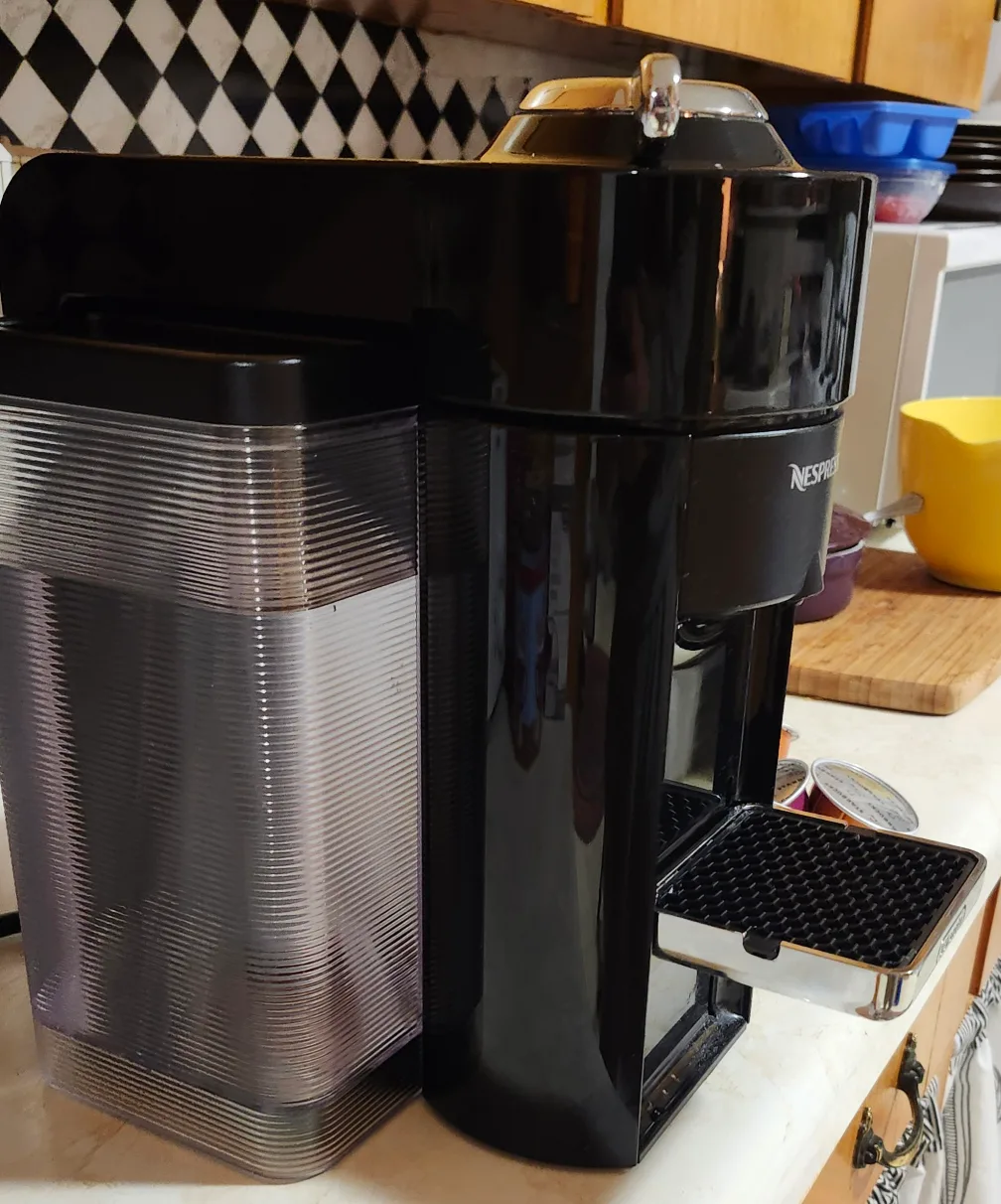 nespresso machine excellent condition image indicator(3)
