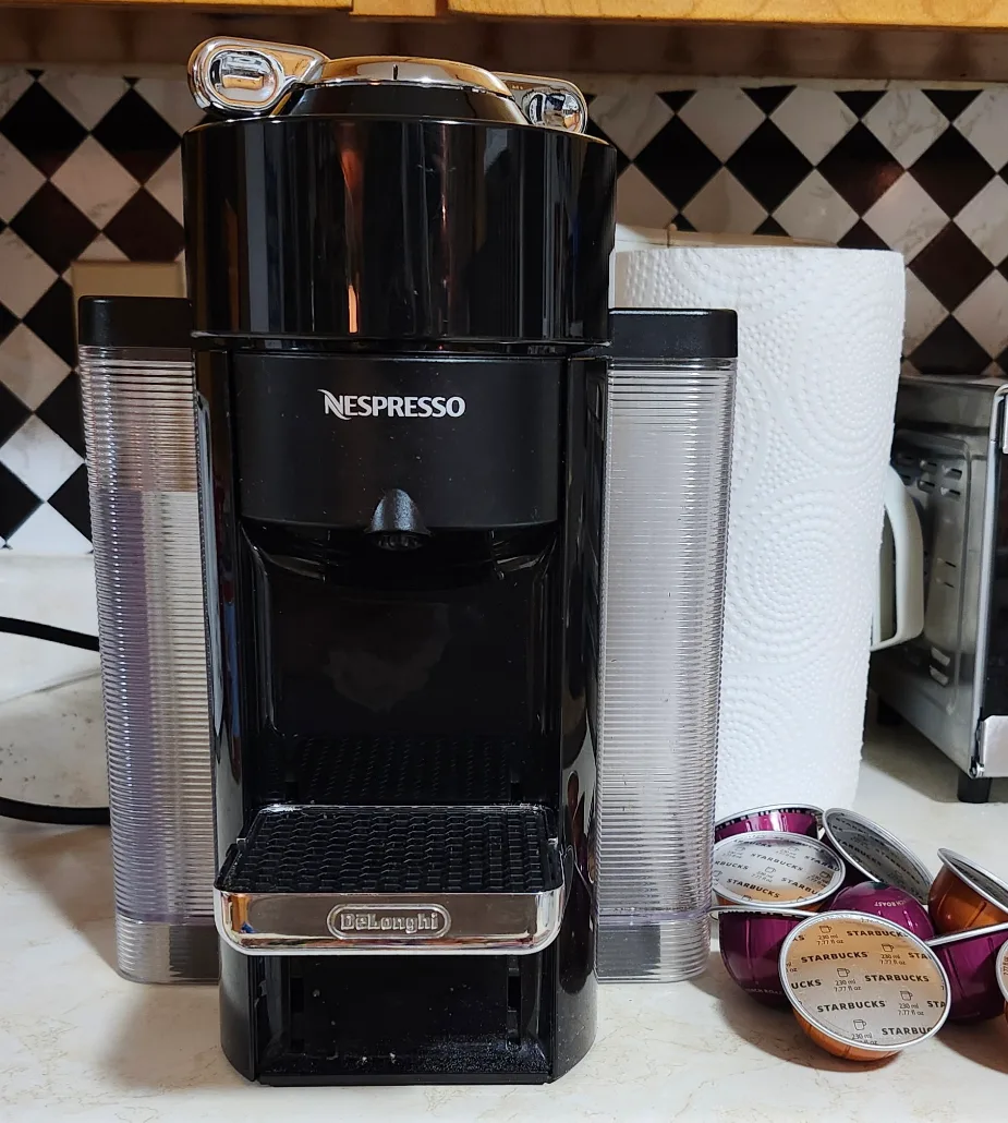 nespresso machine excellent condition image indicator(4)