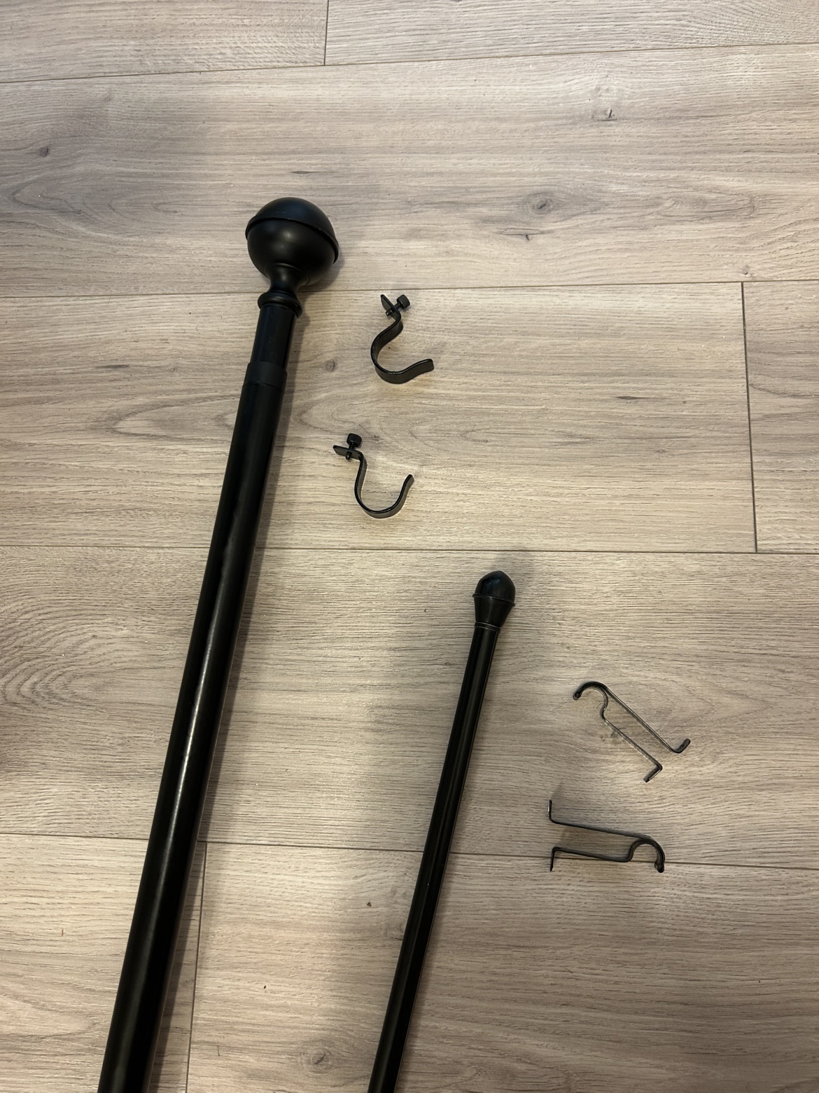 2 curtain rods - photo 2