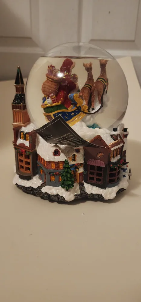 Musical Santa Snow Globe image indicator(4)