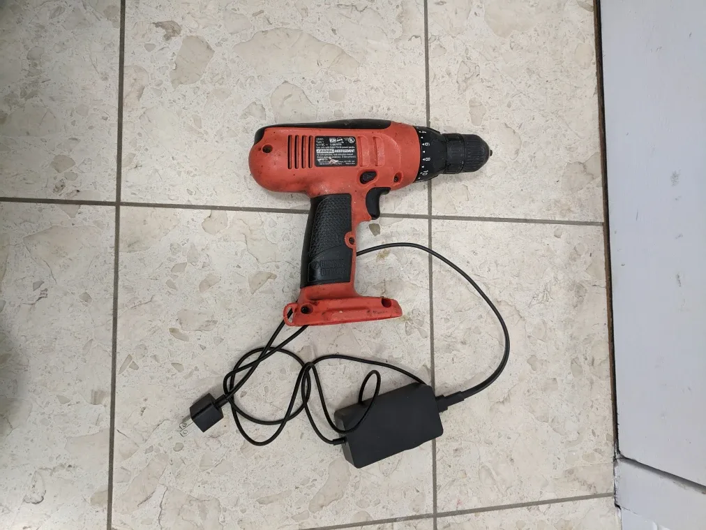 Black & Decker 12V Drill image indicator(2)