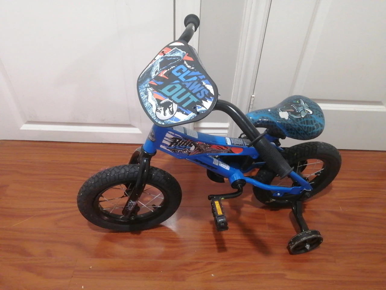 Jurassic World Kids' Bike with Training Wheels - photo 3